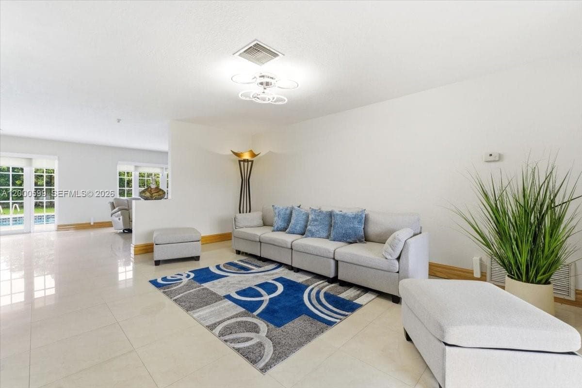 8197 W 14th Ct, Hialeah FL 33014 — 8