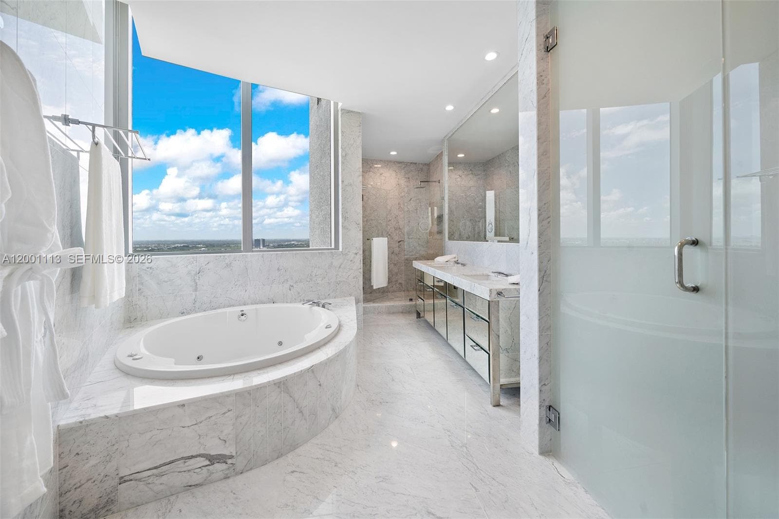 17475 Collins Ave, Sunny Isles Beach FL 33160 — 44