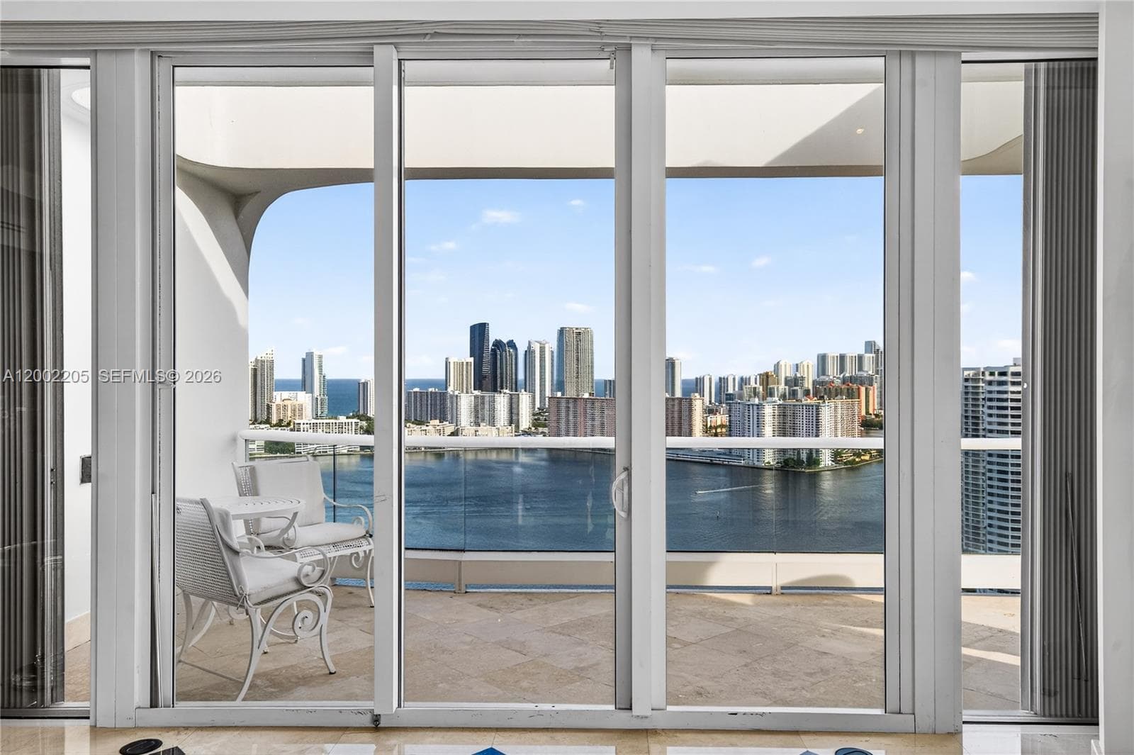 7000 Island Blvd # 02, Aventura FL 33160 — 21