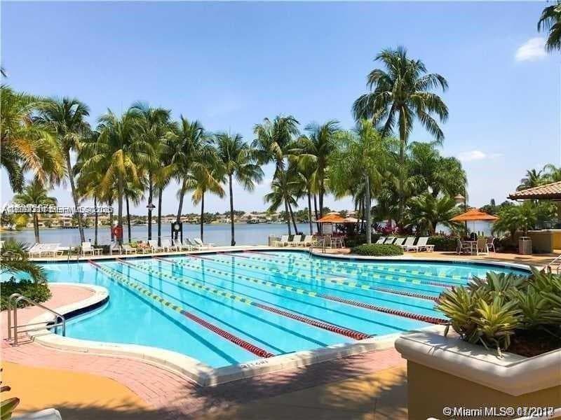 6772 NW 111th Ave, Doral FL 33178 — 71