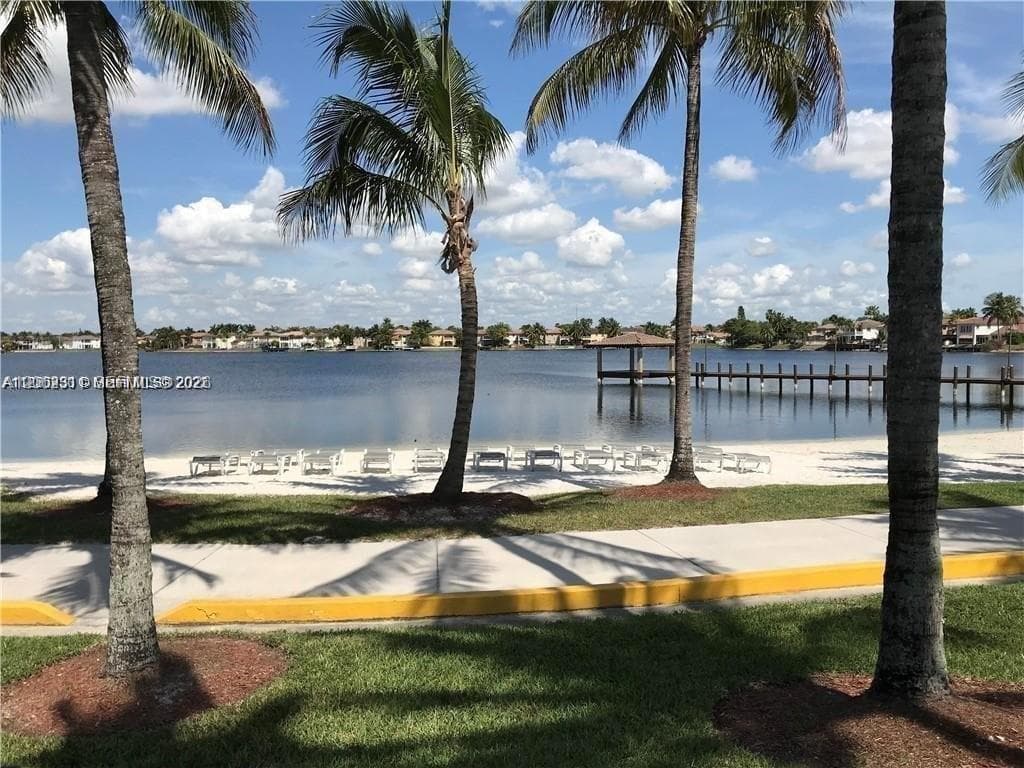 6772 NW 111th Ave, Doral FL 33178 — 70