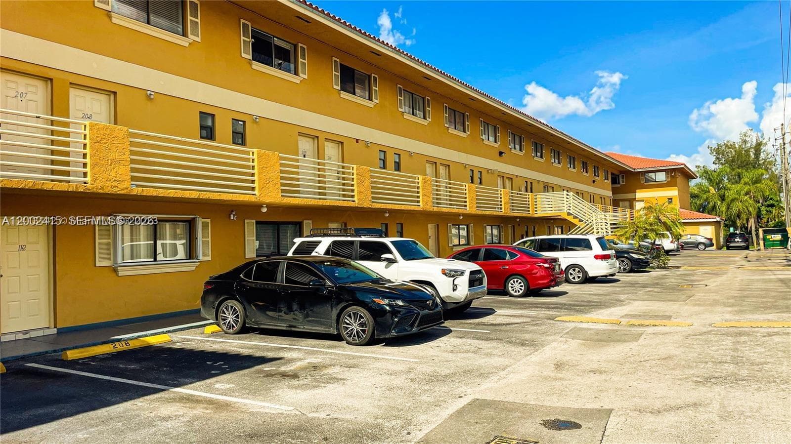 180 Royal Palm Rd # 216, Hialeah Gardens FL 33016 — 2