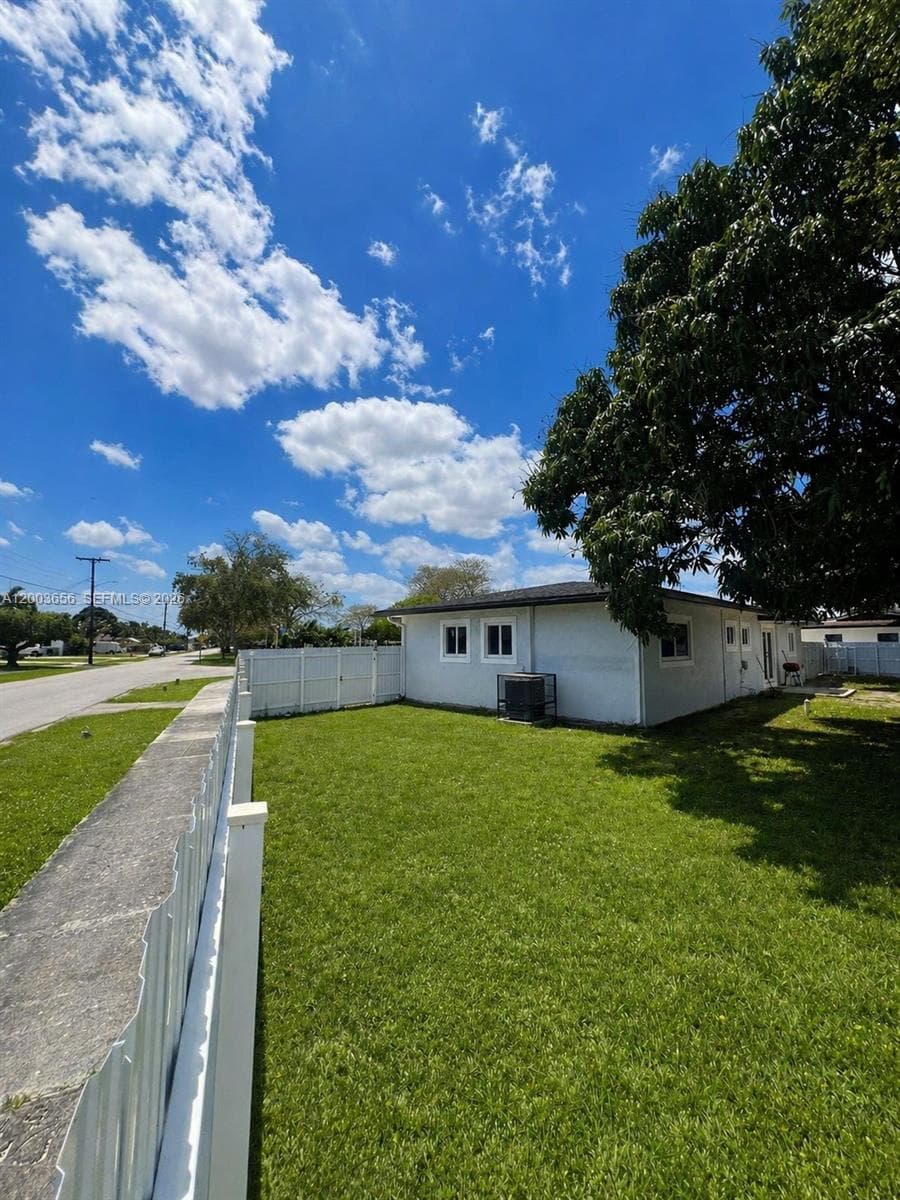 2831 NW 189th St, Miami Gardens FL 33056 — 16