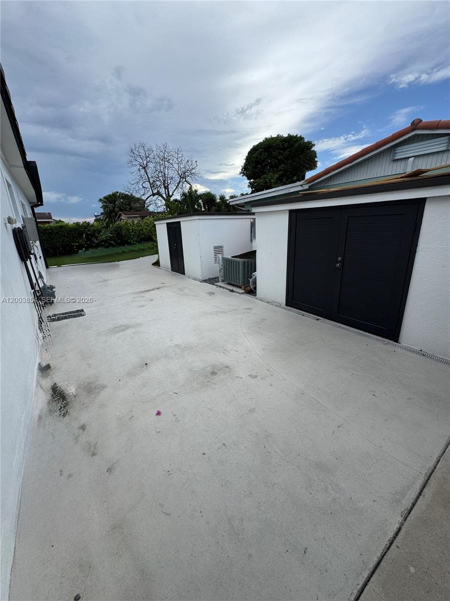 18620 NW 47th Ct, Miami Gardens FL 33055 — 32