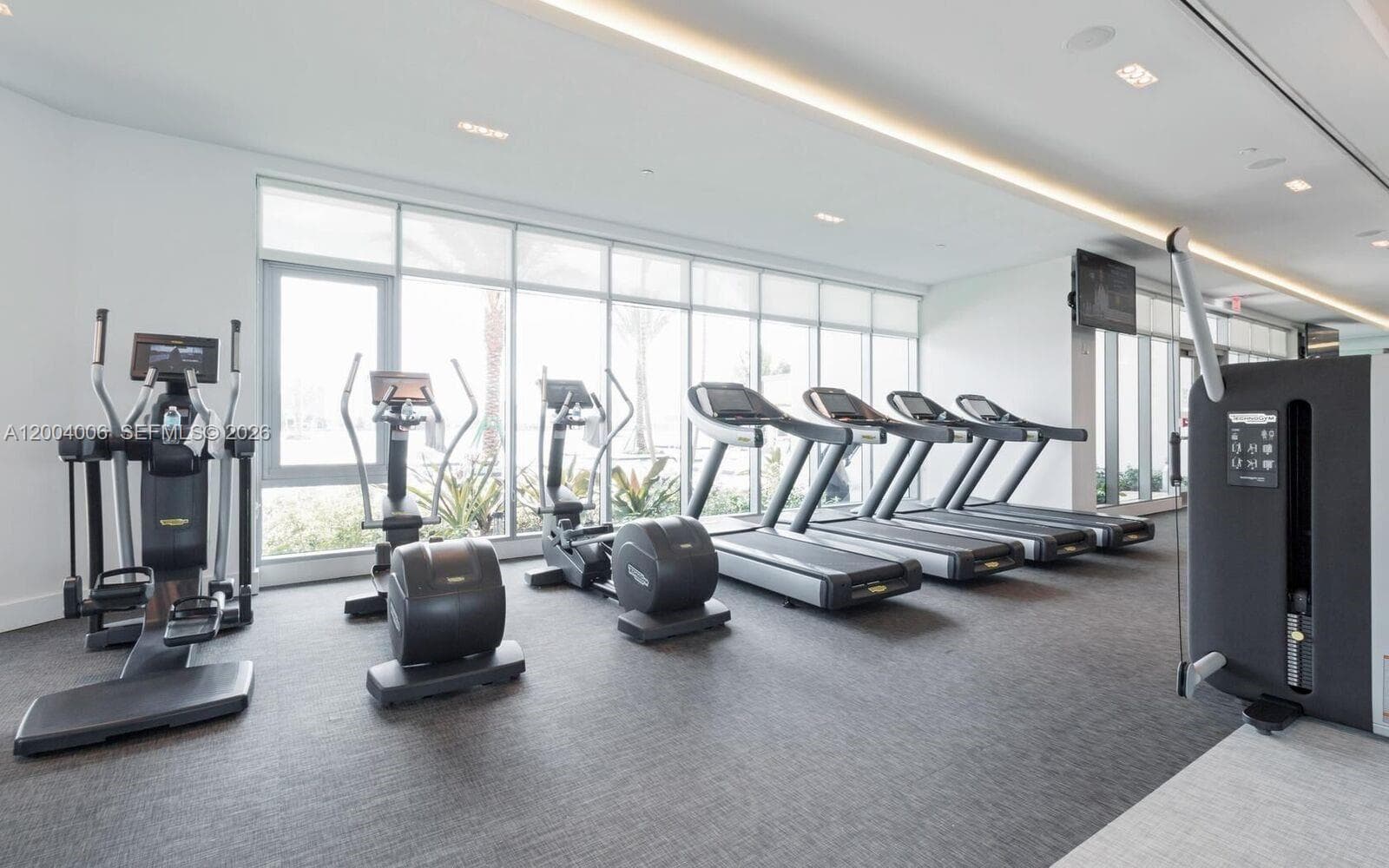 17111 Biscayne Blvd # 710, North Miami Beach FL 33160 — 61