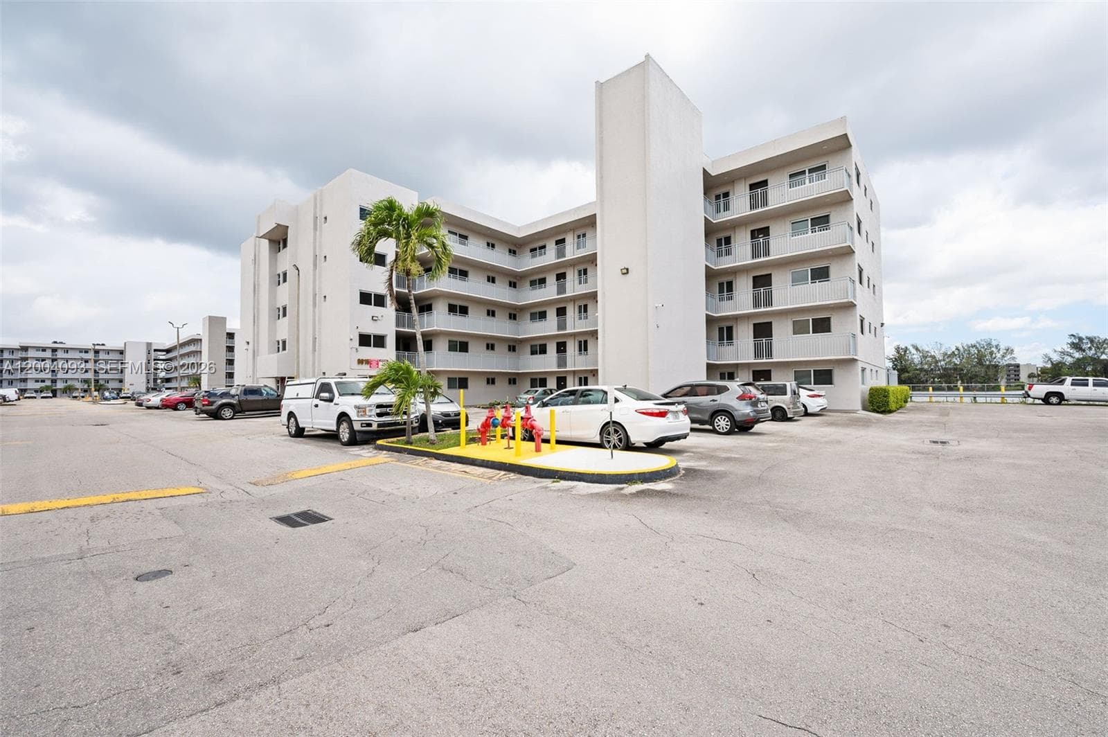 9915 W Okeechobee Rd # 403, Hialeah Gardens FL 33016 — 38
