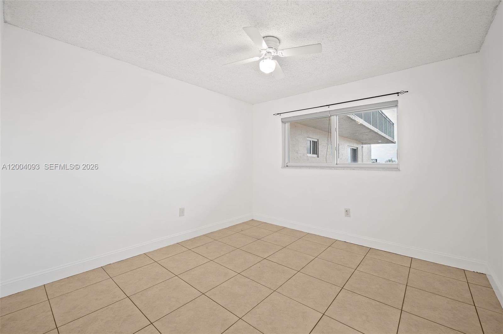 9915 W Okeechobee Rd # 403, Hialeah Gardens FL 33016 — 33