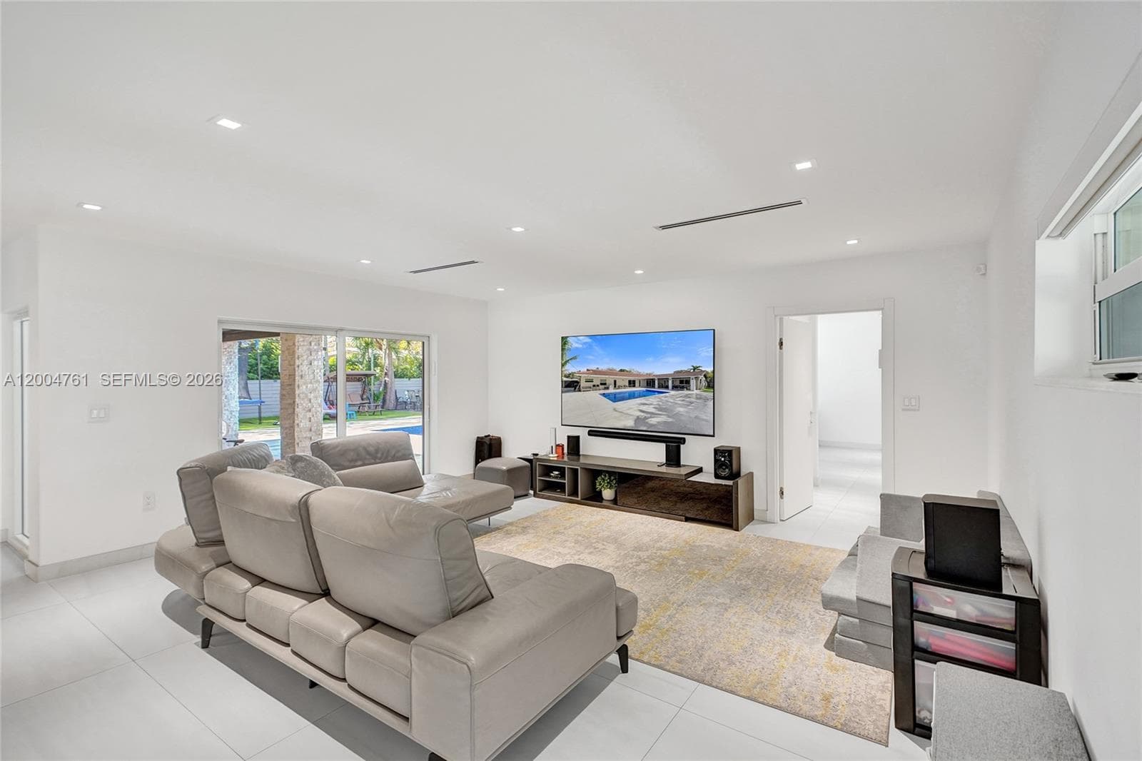 2126 NE 187th St, North Miami Beach FL 33179 — 27
