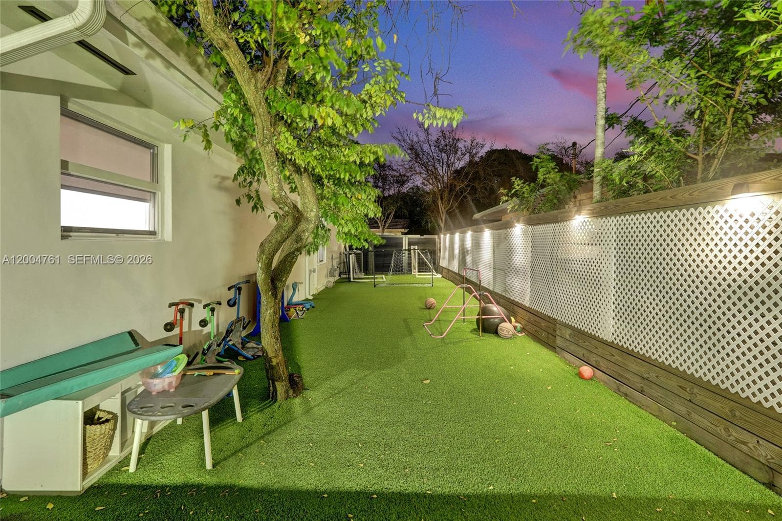2126 NE 187th St, North Miami Beach FL 33179 — 77