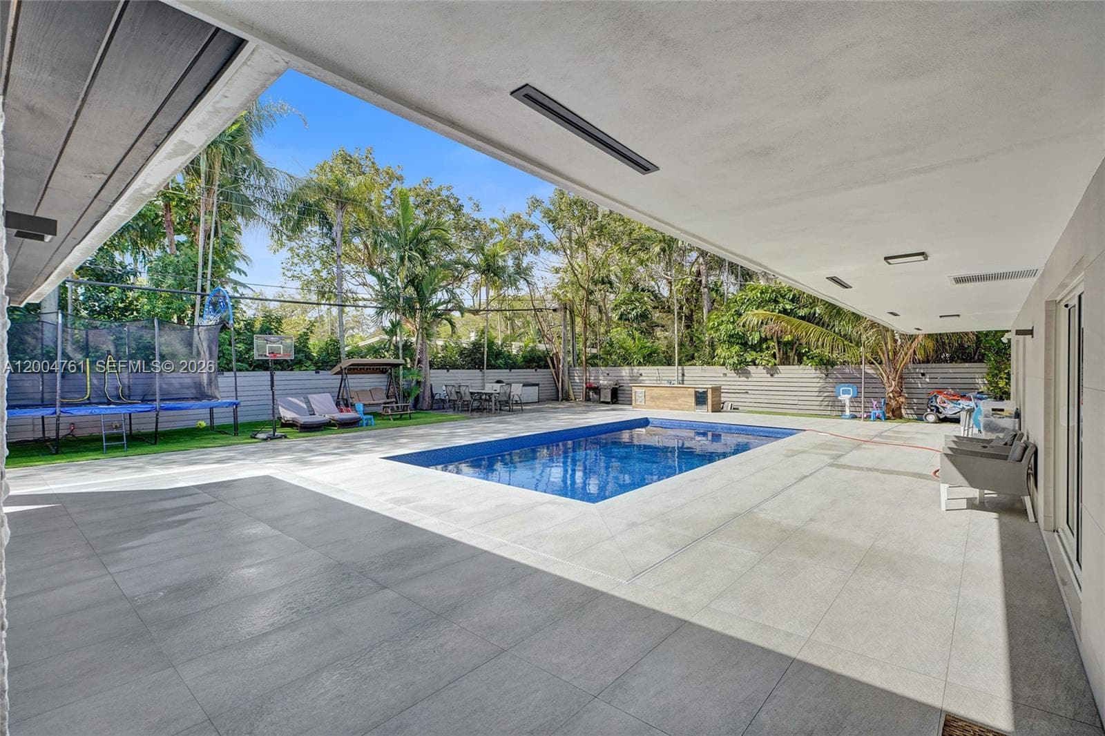 2126 NE 187th St, North Miami Beach FL 33179 — 63