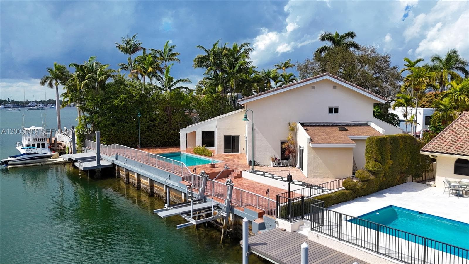 3226 NE 168th St, North Miami Beach FL 33160 — 41