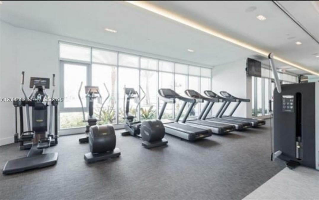 17111 Biscayne Blvd # 909, North Miami Beach FL 33160 — 72