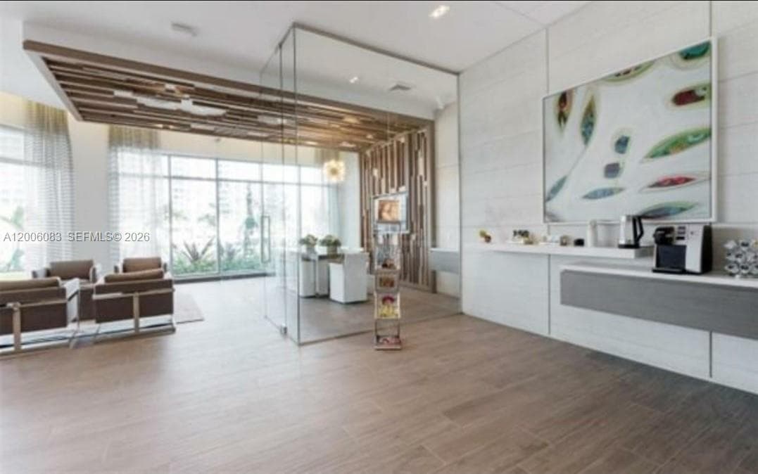 17111 Biscayne Blvd # 909, North Miami Beach FL 33160 — 77