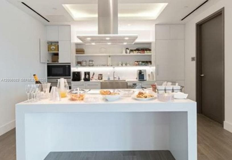 17111 Biscayne Blvd # 909, North Miami Beach FL 33160 — 81