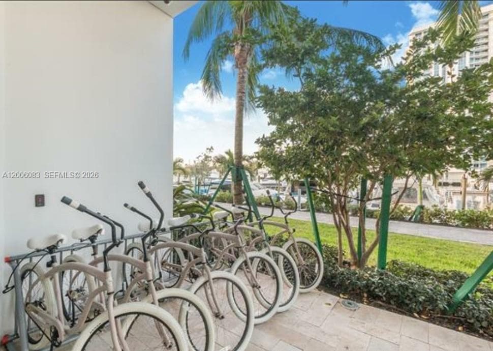 17111 Biscayne Blvd # 909, North Miami Beach FL 33160 — 86