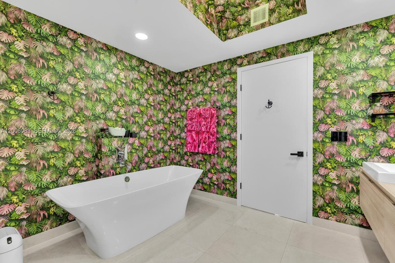 17111 Biscayne Blvd # 909, North Miami Beach FL 33160 — 39