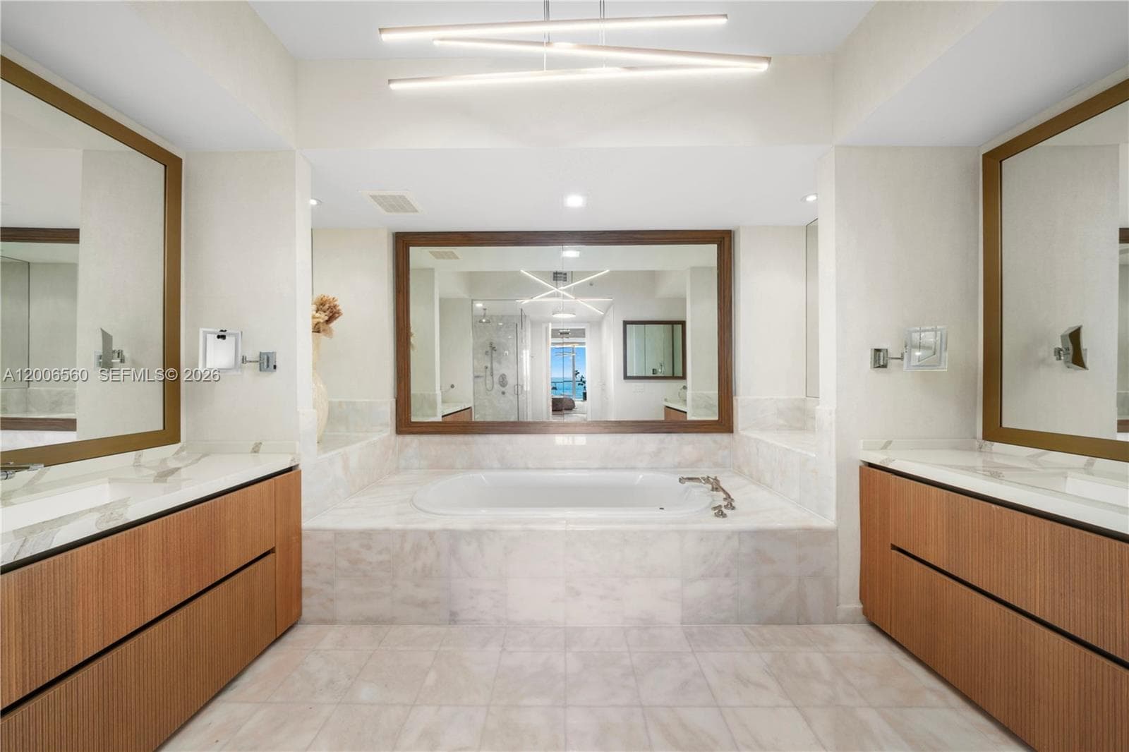 50 S Pointe Dr, Miami Beach FL 33139 — 28