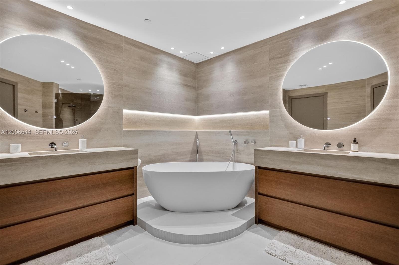 4100 Island Blvd # 904, Aventura FL 33160 — 32