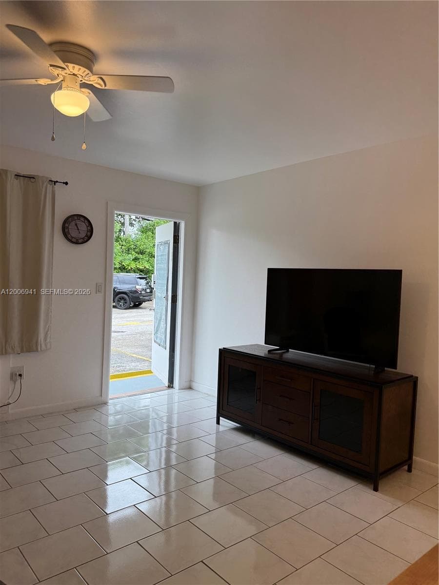 15610 NE 6th Ave # 10D, Miami FL 33162 — 5
