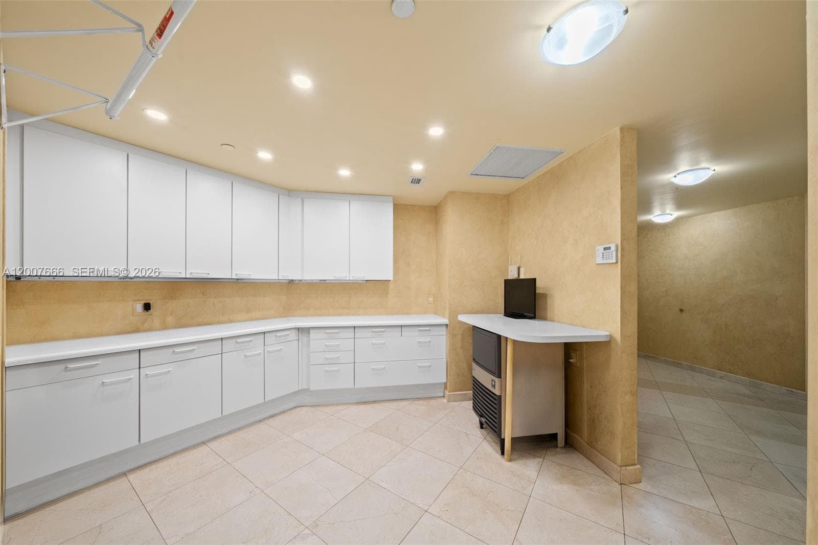 9999 Collins Ave # 6G, Bal Harbour FL 33154 — 34