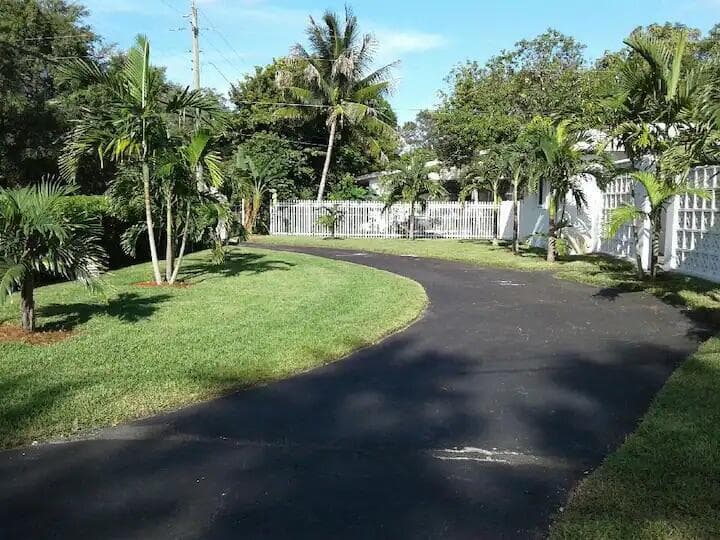 88 NE 154th Street, North Miami Beach FL 33162 — 32