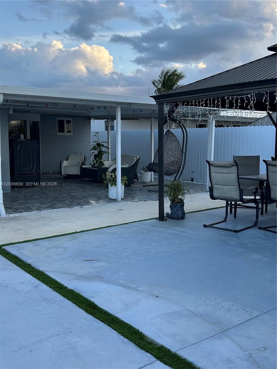 367 W 33rd St, Hialeah FL 33012 — 10