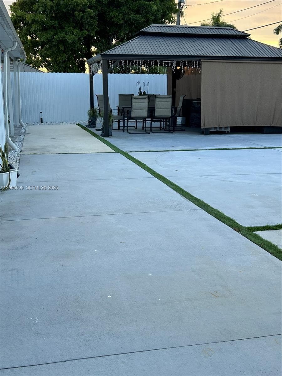 367 W 33rd St, Hialeah FL 33012 — 11