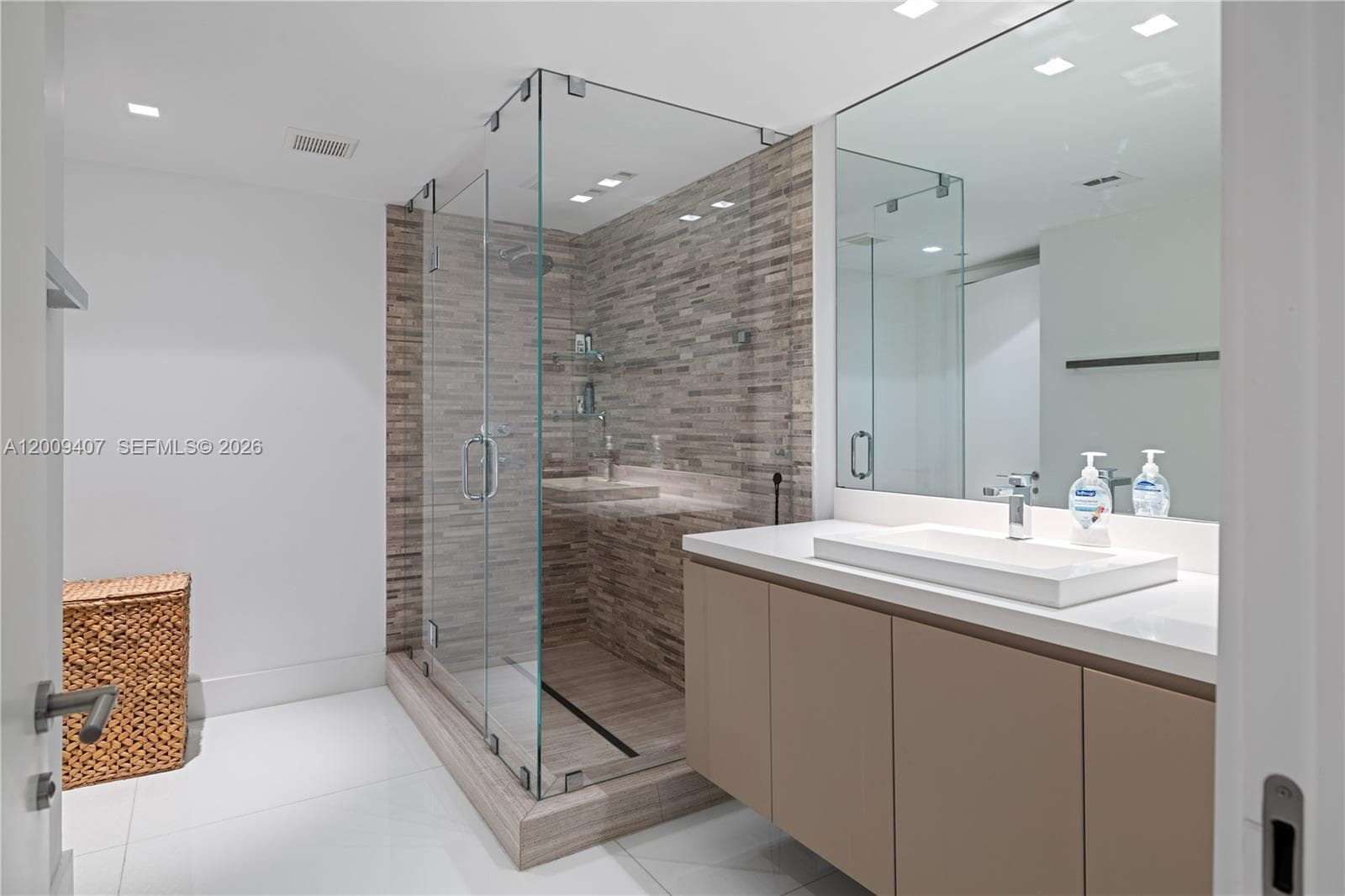 10155 Collins Ave # 1210, Bal Harbour FL 33154 — 32
