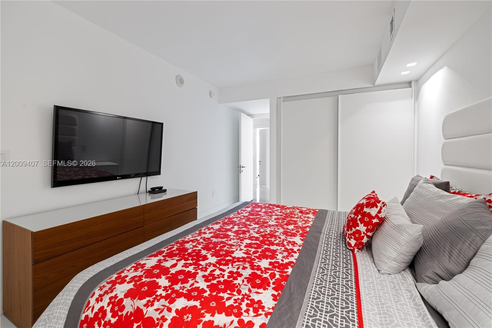 10155 Collins Ave # 1210, Bal Harbour FL 33154 — 31