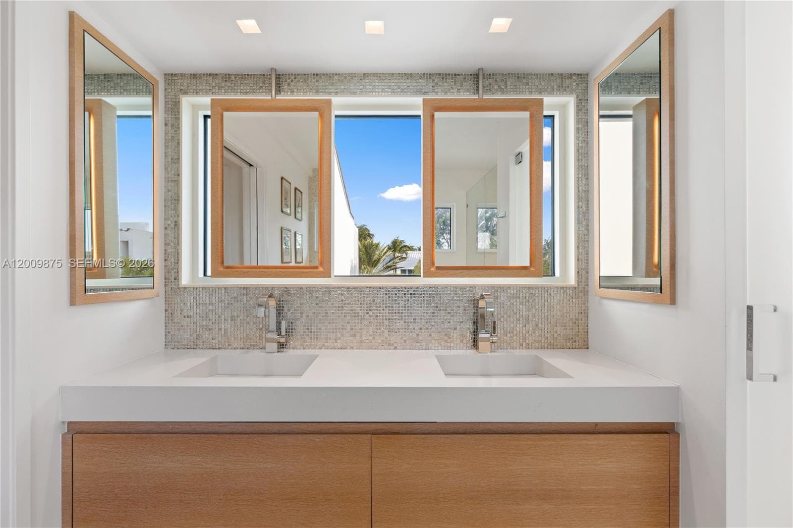 120 Knollwood Dr, Key Biscayne FL 33149 — 25