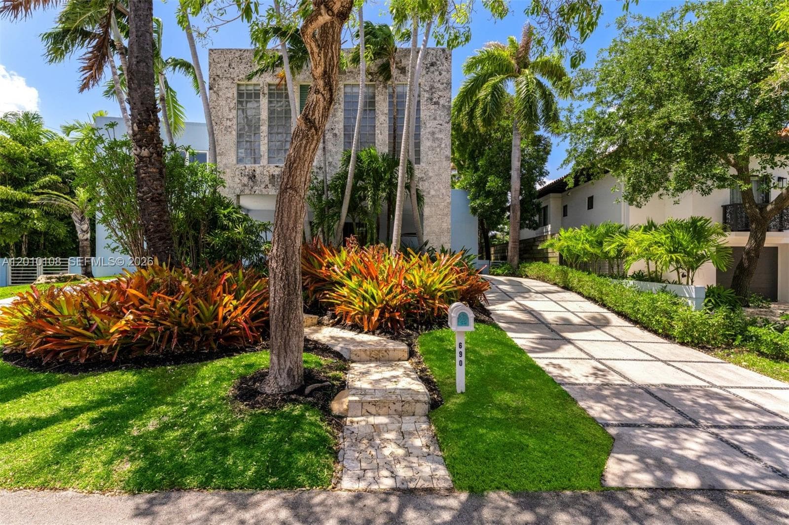 690 Warren Ln, Key Biscayne FL 33149 — 2