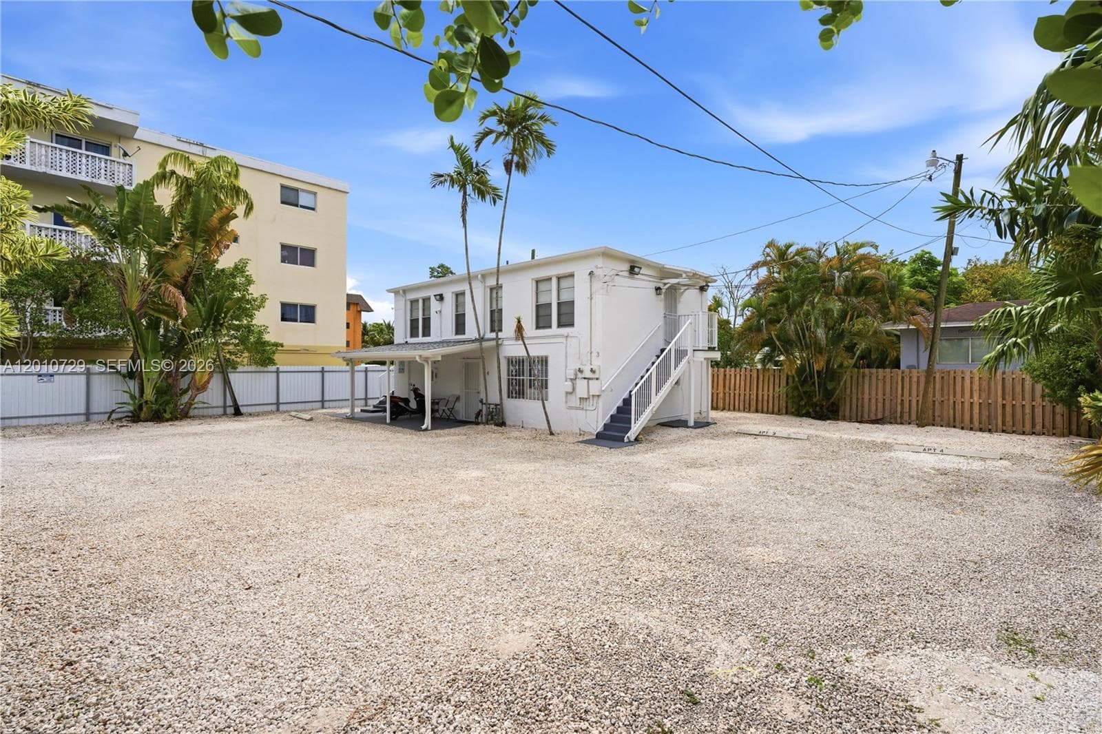 340 NE 125th St, North Miami FL 33161 — 23