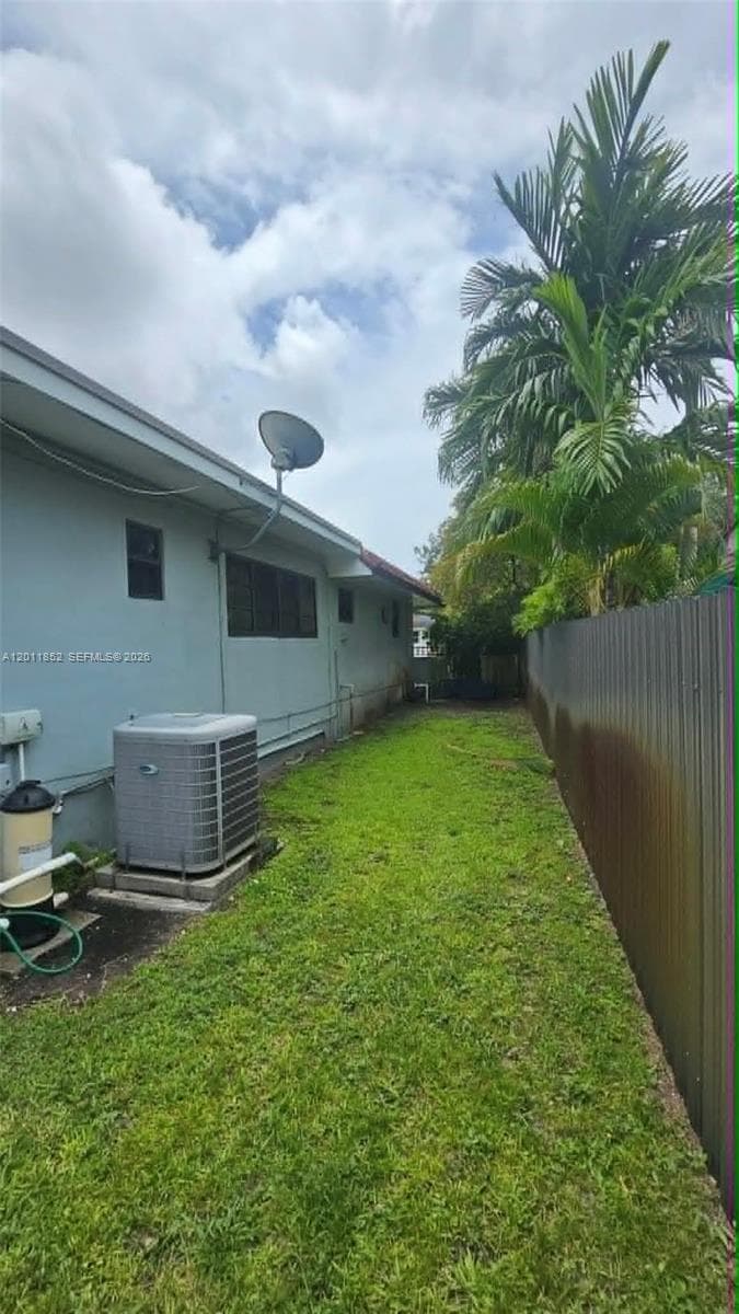 831 Wren Ave, Miami Springs FL 33166 — 17