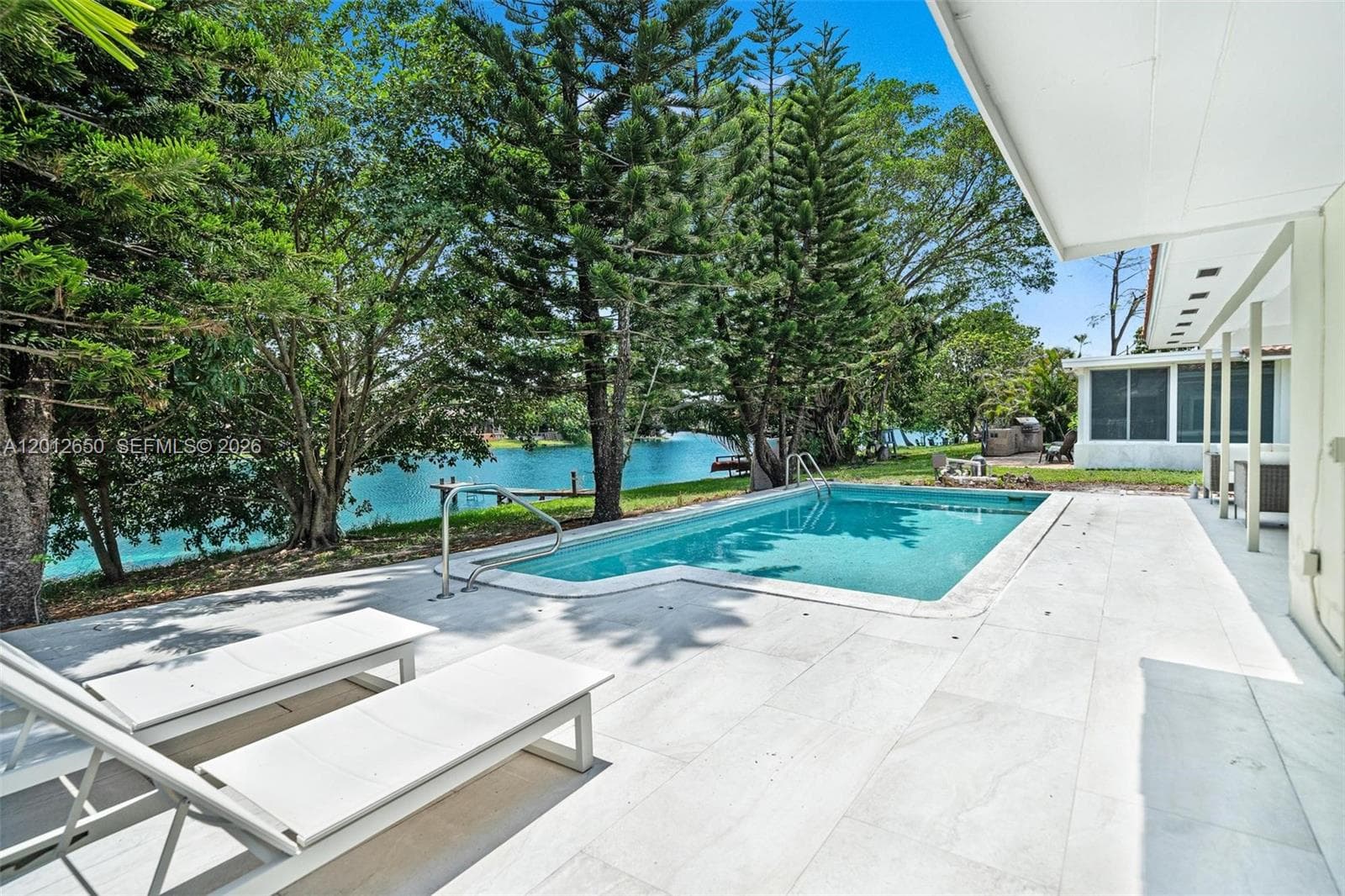 6750 White Oak Dr, Miami Lakes FL 33014 — 23