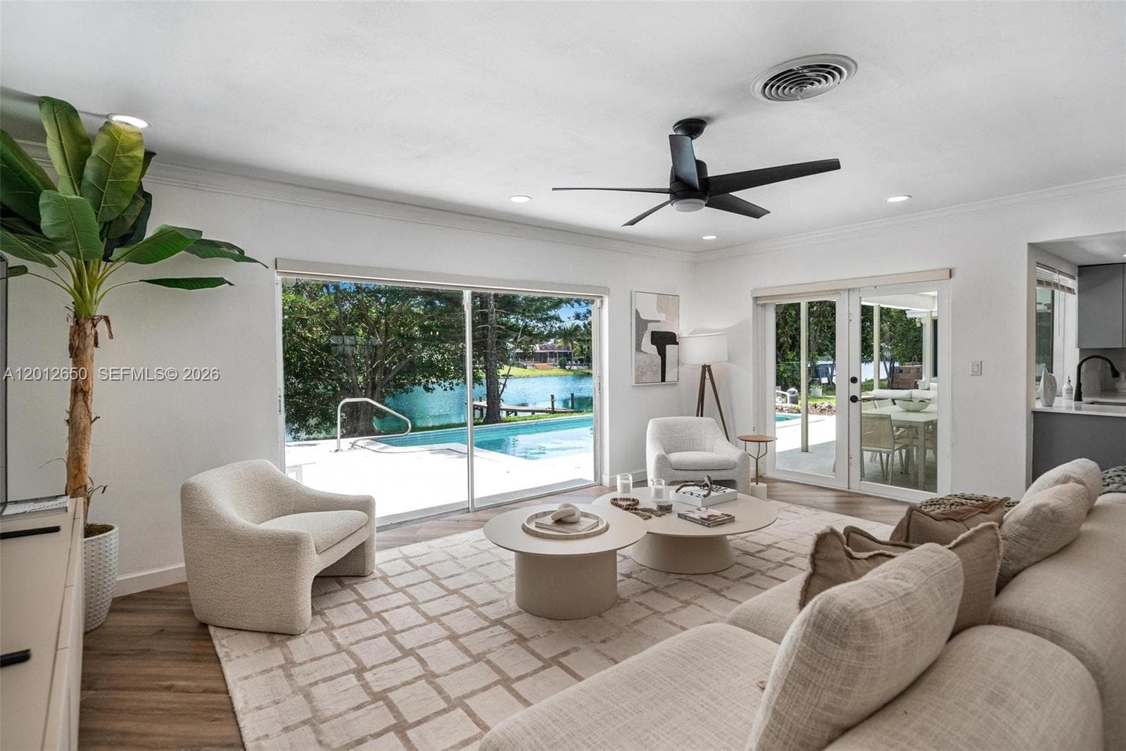 6750 White Oak Dr, Miami Lakes FL 33014 — 17