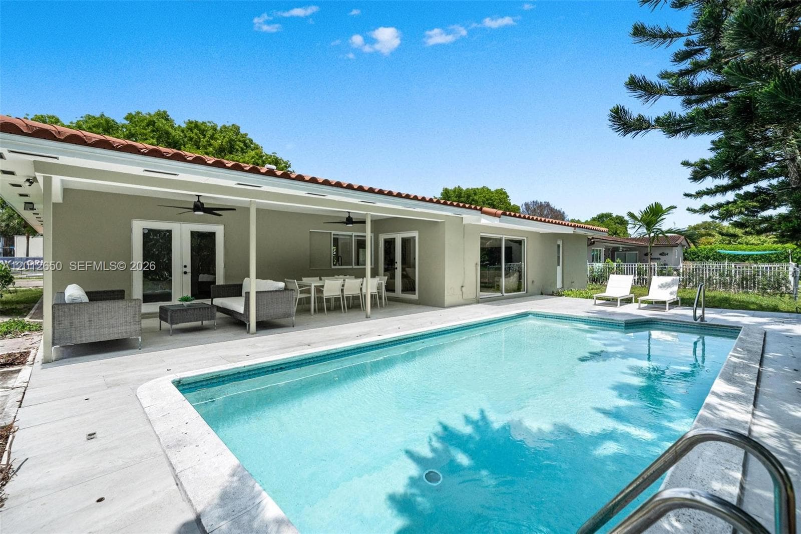 6750 White Oak Dr, Miami Lakes FL 33014 — 22