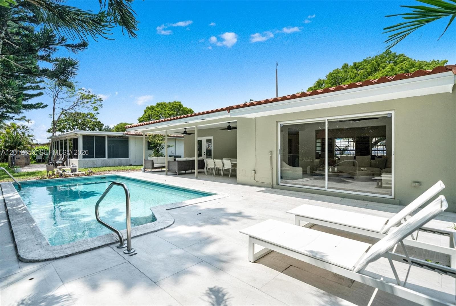6750 White Oak Dr, Miami Lakes FL 33014 — 25