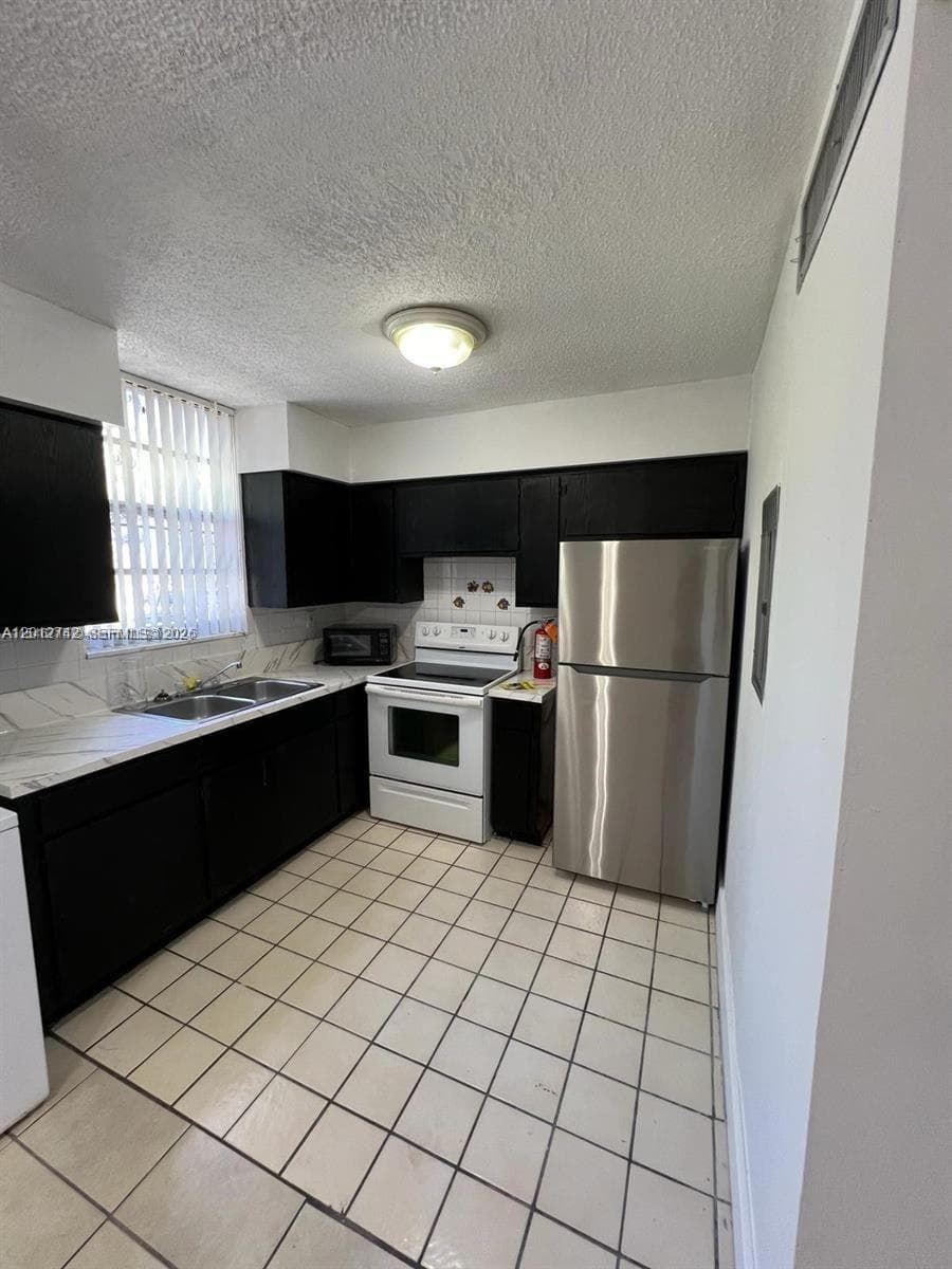 6133 SW 69th St # 38, South Miami FL 33143 — 7