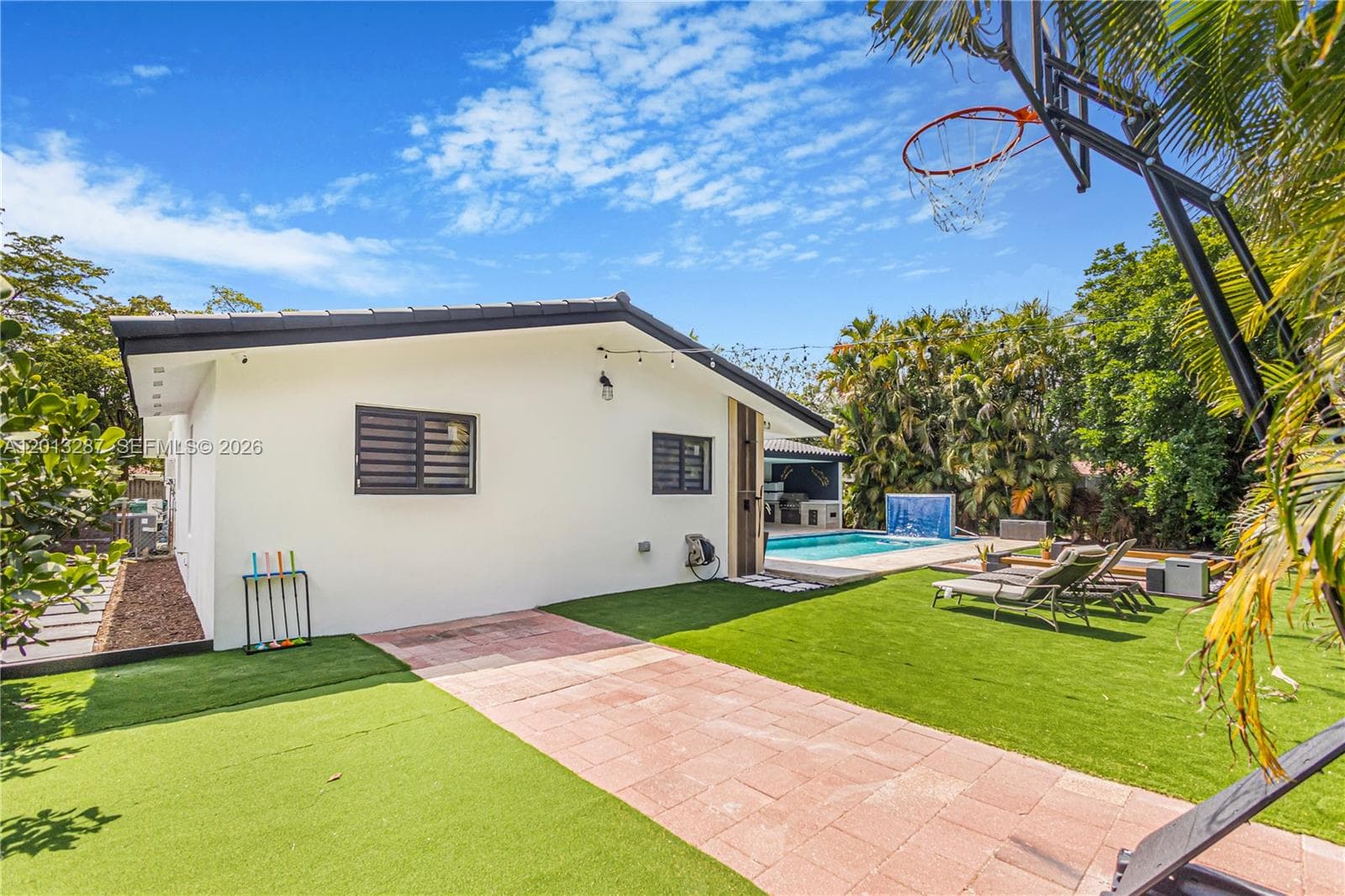 15331 Turnbull Dr, Miami Lakes FL 33014 — 71