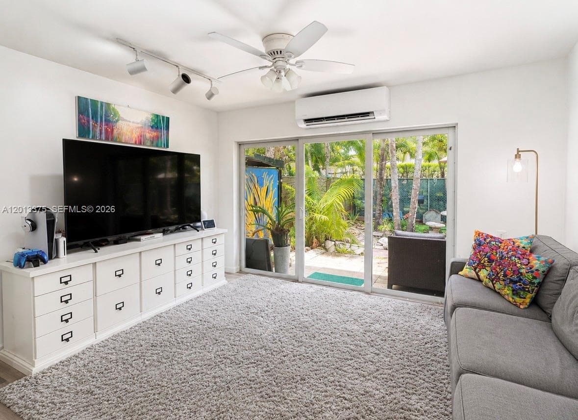 6834 SW 78th Ter, South Miami FL 33143 — 8
