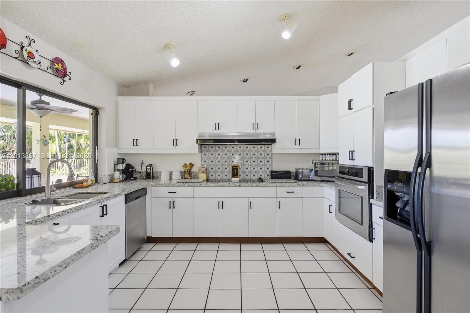 7200 N Oakmont Dr, Hialeah FL 33015 — 13