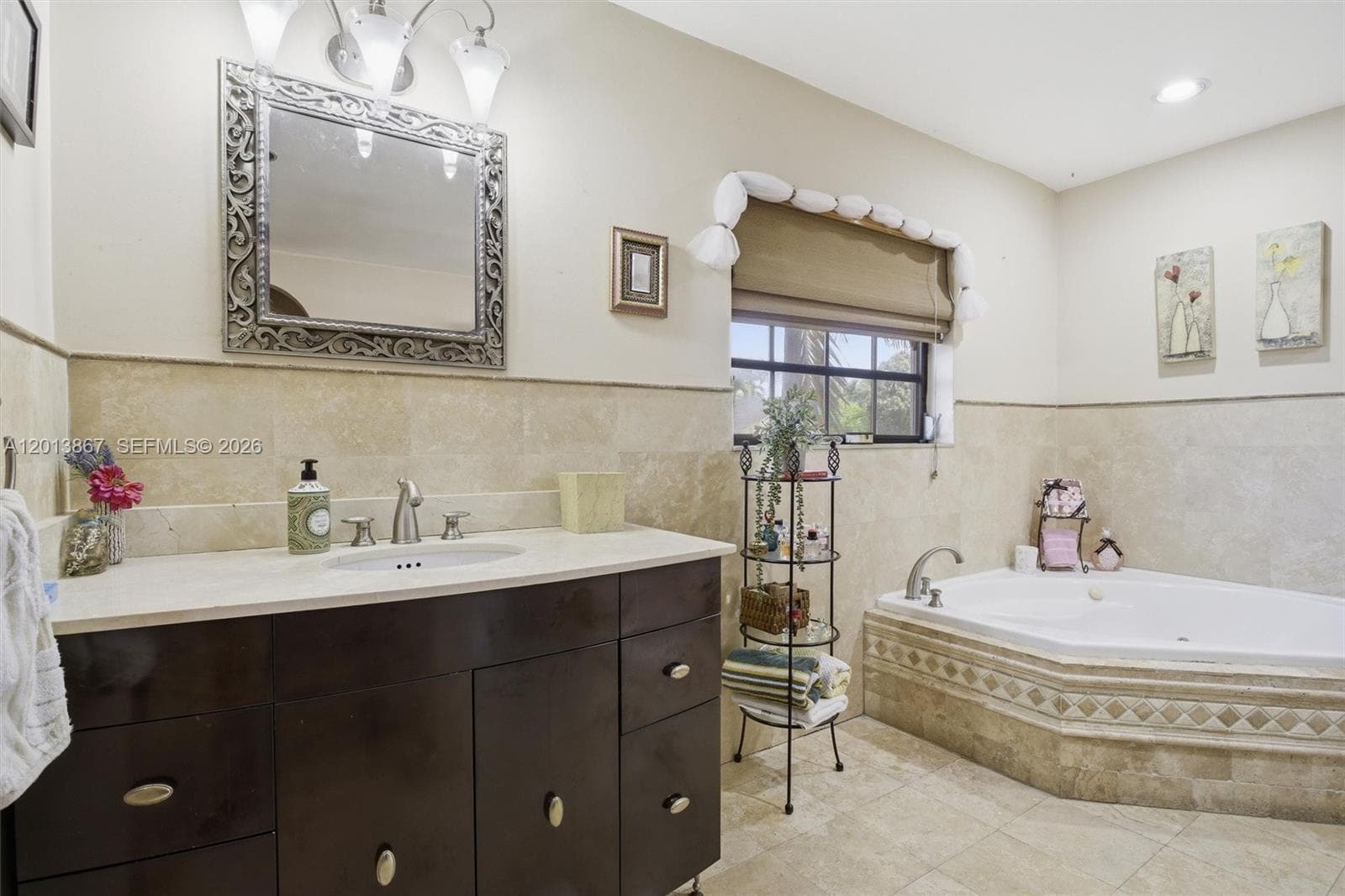 7200 N Oakmont Dr, Hialeah FL 33015 — 26