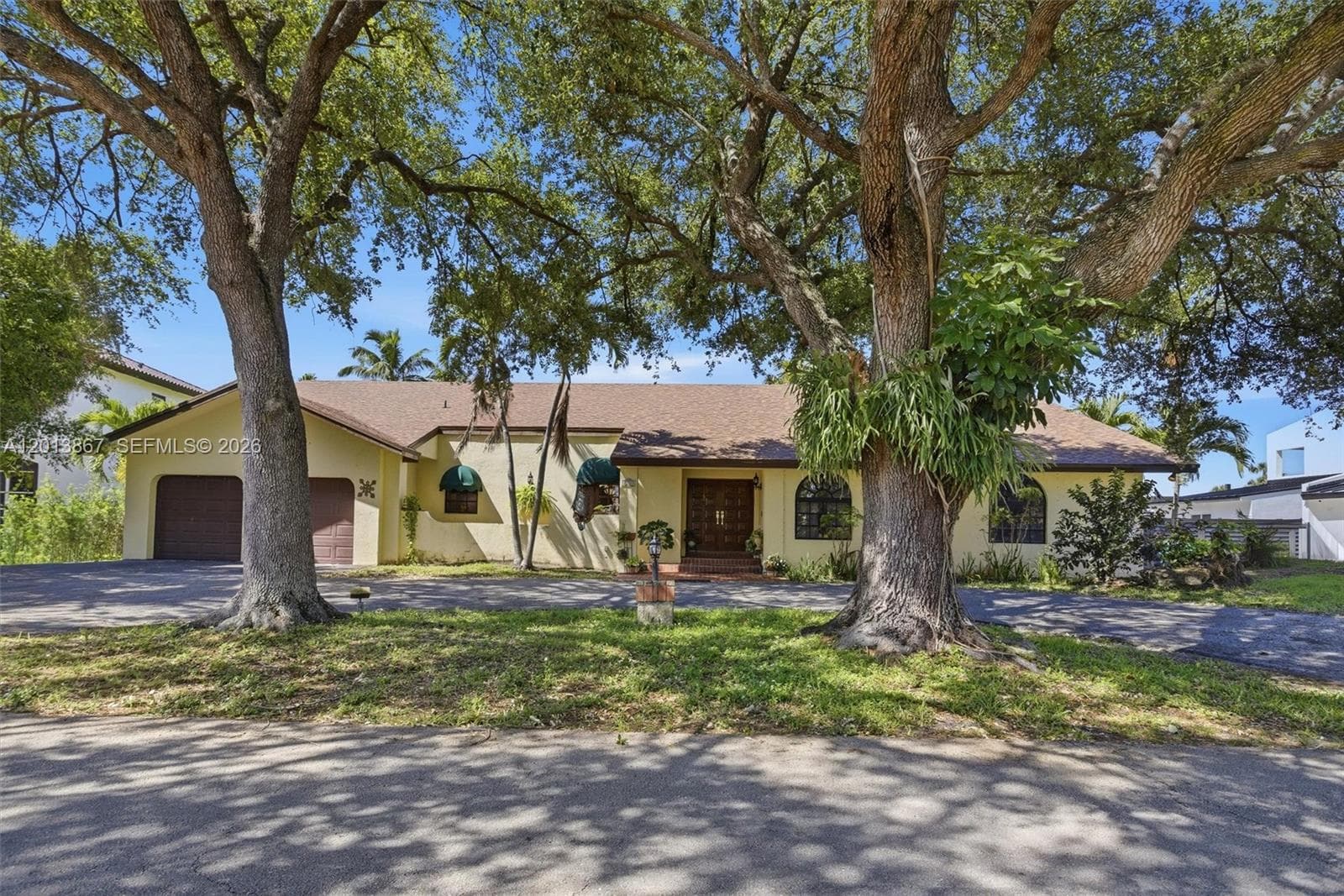 7200 N Oakmont Dr, Hialeah FL 33015 — 1