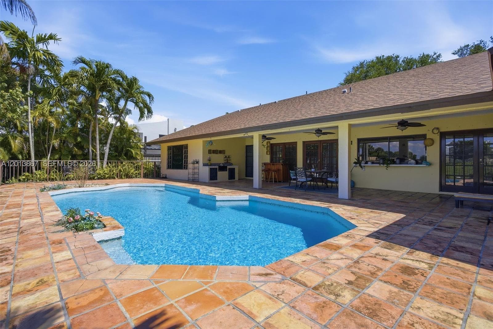 7200 N Oakmont Dr, Hialeah FL 33015 — 35