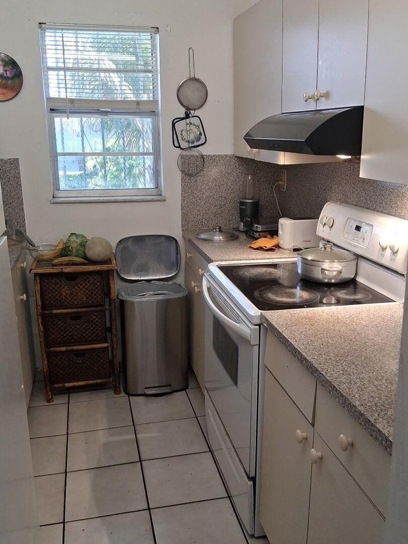 4050 NW 135th Street # 9, Opa-Locka FL 33054 — 4