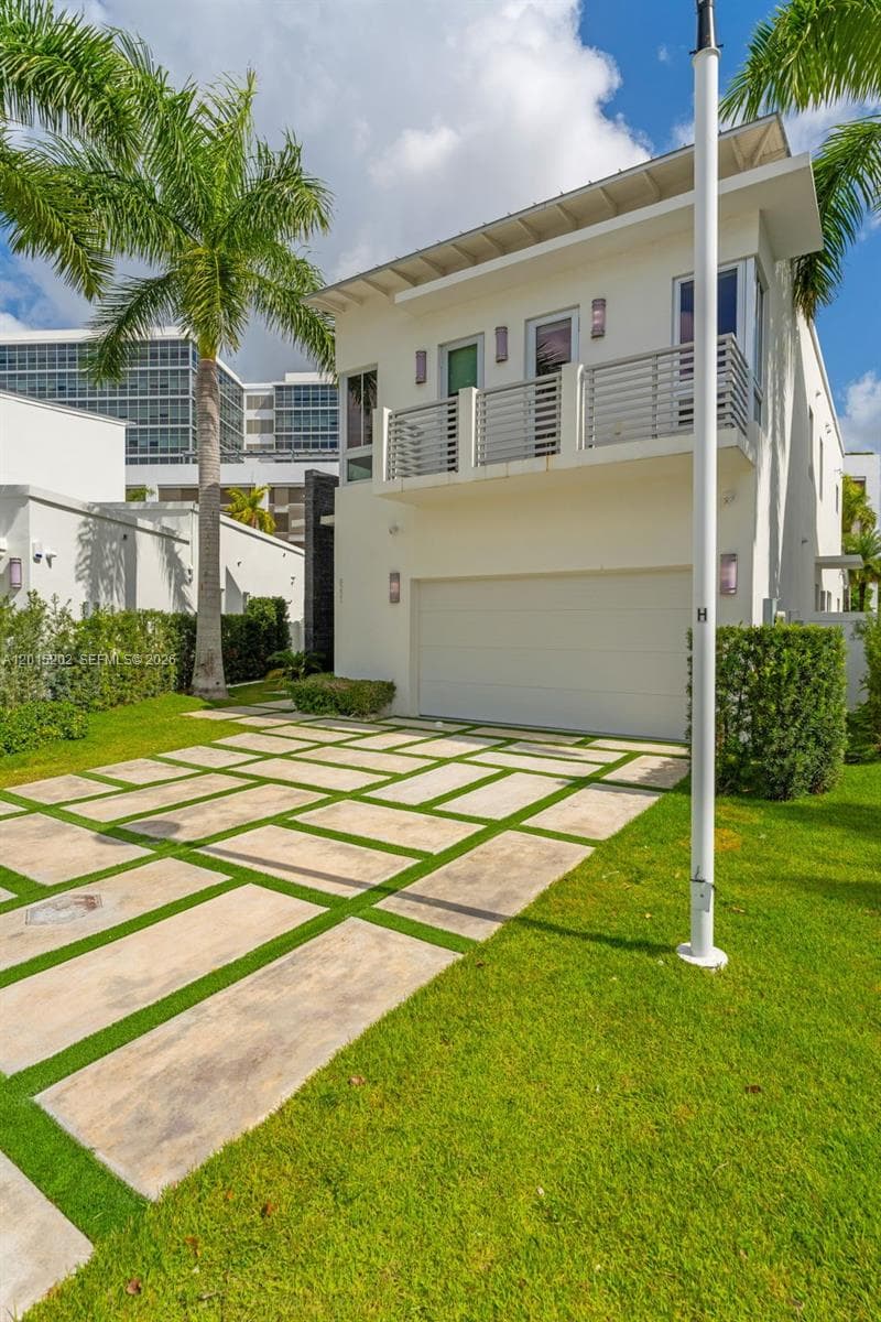8221 NW 34th Dr, Doral FL 33122 — 50