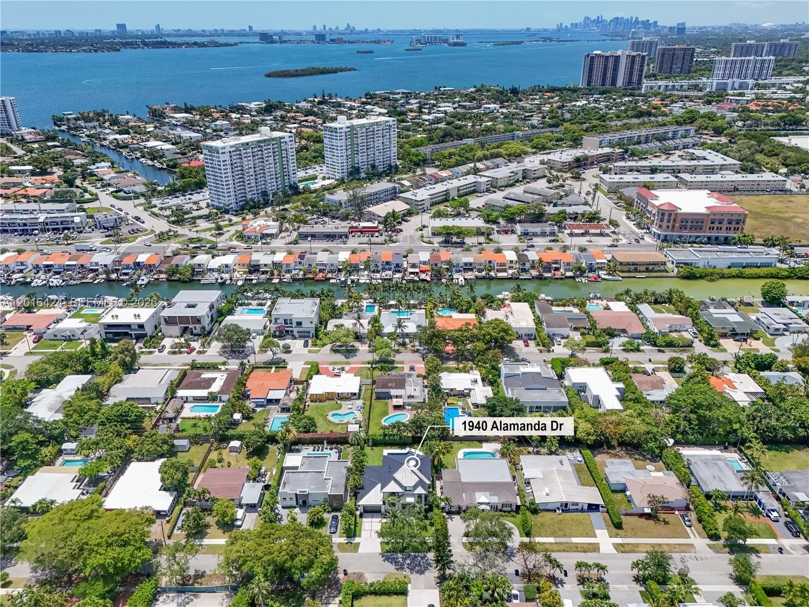 1940 Alamanda Dr, North Miami FL 33181 — 43