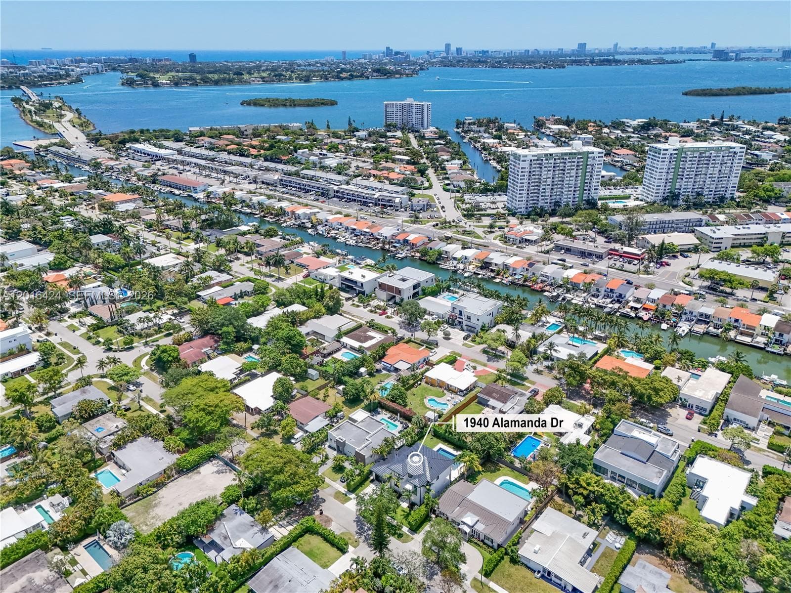 1940 Alamanda Dr, North Miami FL 33181 — 44