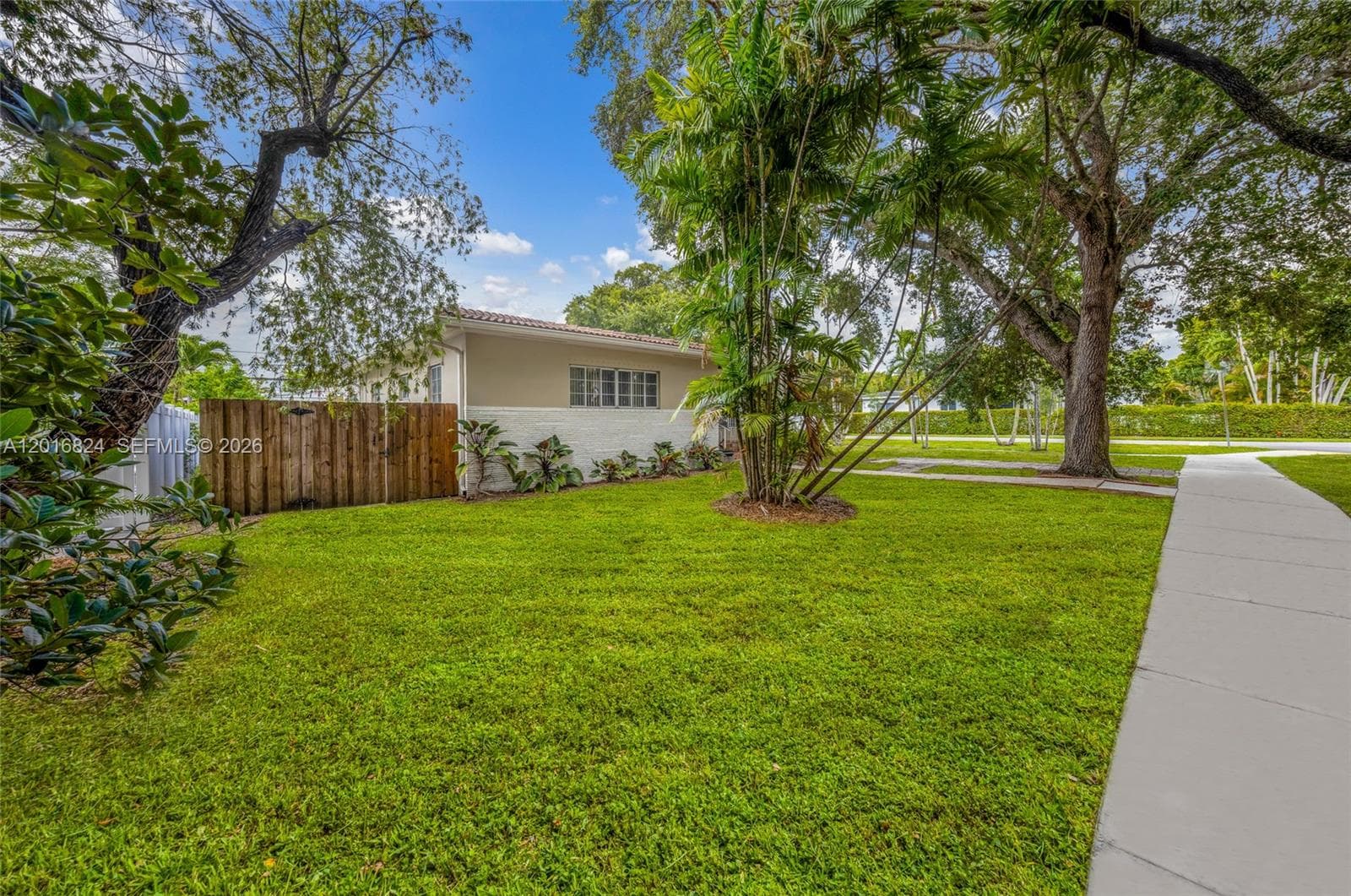 400 Morningside Dr, Miami Springs FL 33166 — 37