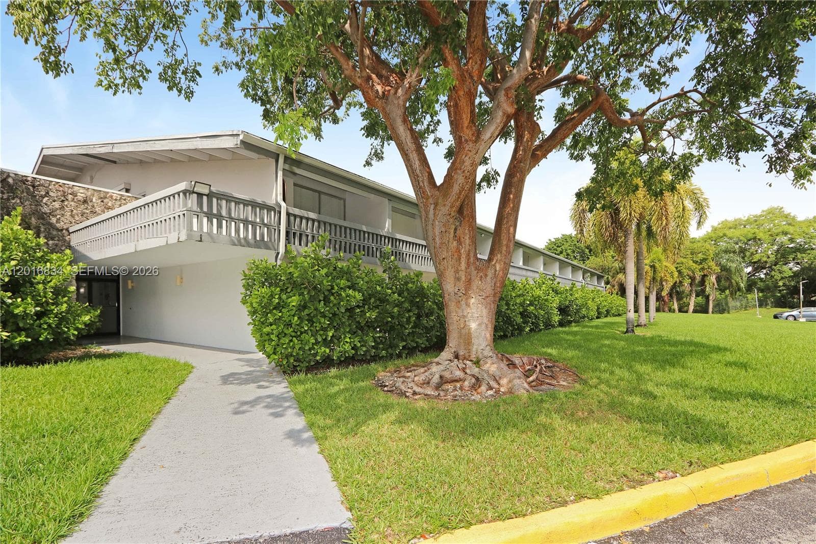 750 NE 195th St, Miami FL 33179 — 2